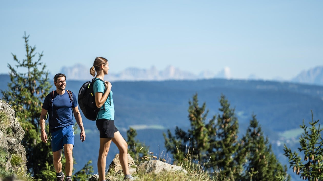 Wanderung auf Wanderwege auf einen Berg