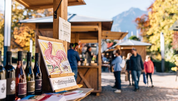 Frischer Rotwein gehört in Südtirol immer dazu