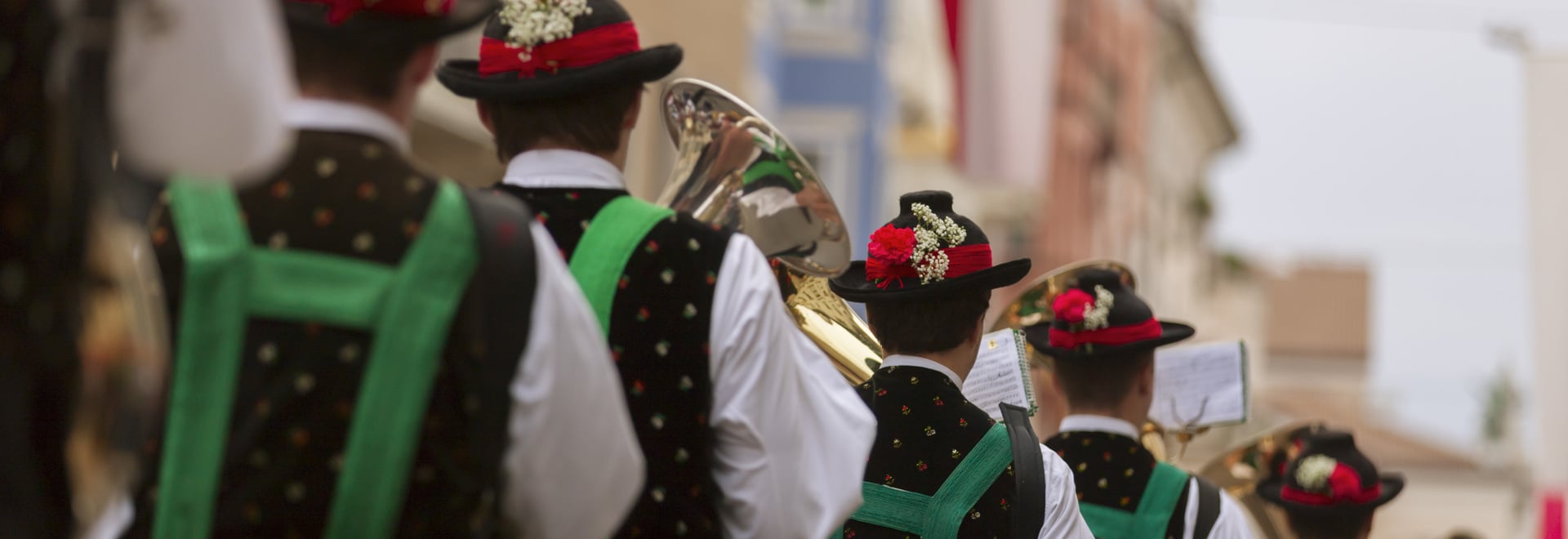 Adventurous holiday in the forests around Algundo