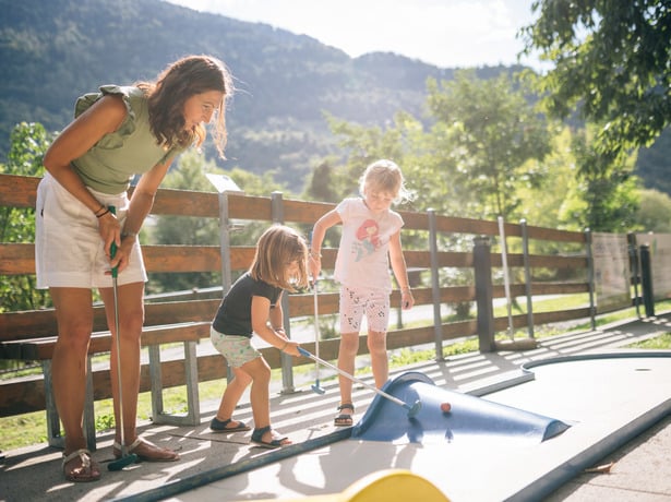 Mini golf sulle nuove buche