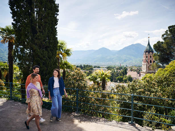 Der Tappeinerweg Meran, Südtiroler Panorama in einer Pflanzenlandschaft