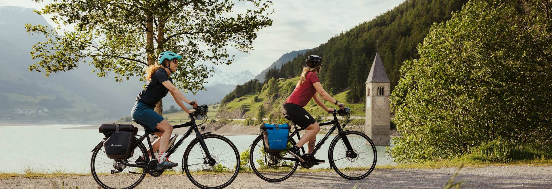 Radfahren in den Bergen bei herrlichem Wetter