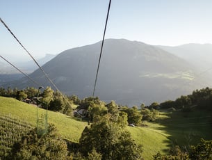 The historical chair and basket lift from Algund to the Leiteralm